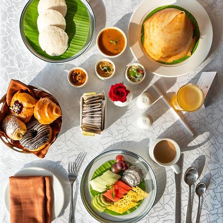 Hyatt Place Gurgaon Udyog Vihar Esterno foto A typical vegetarian meal served on board
