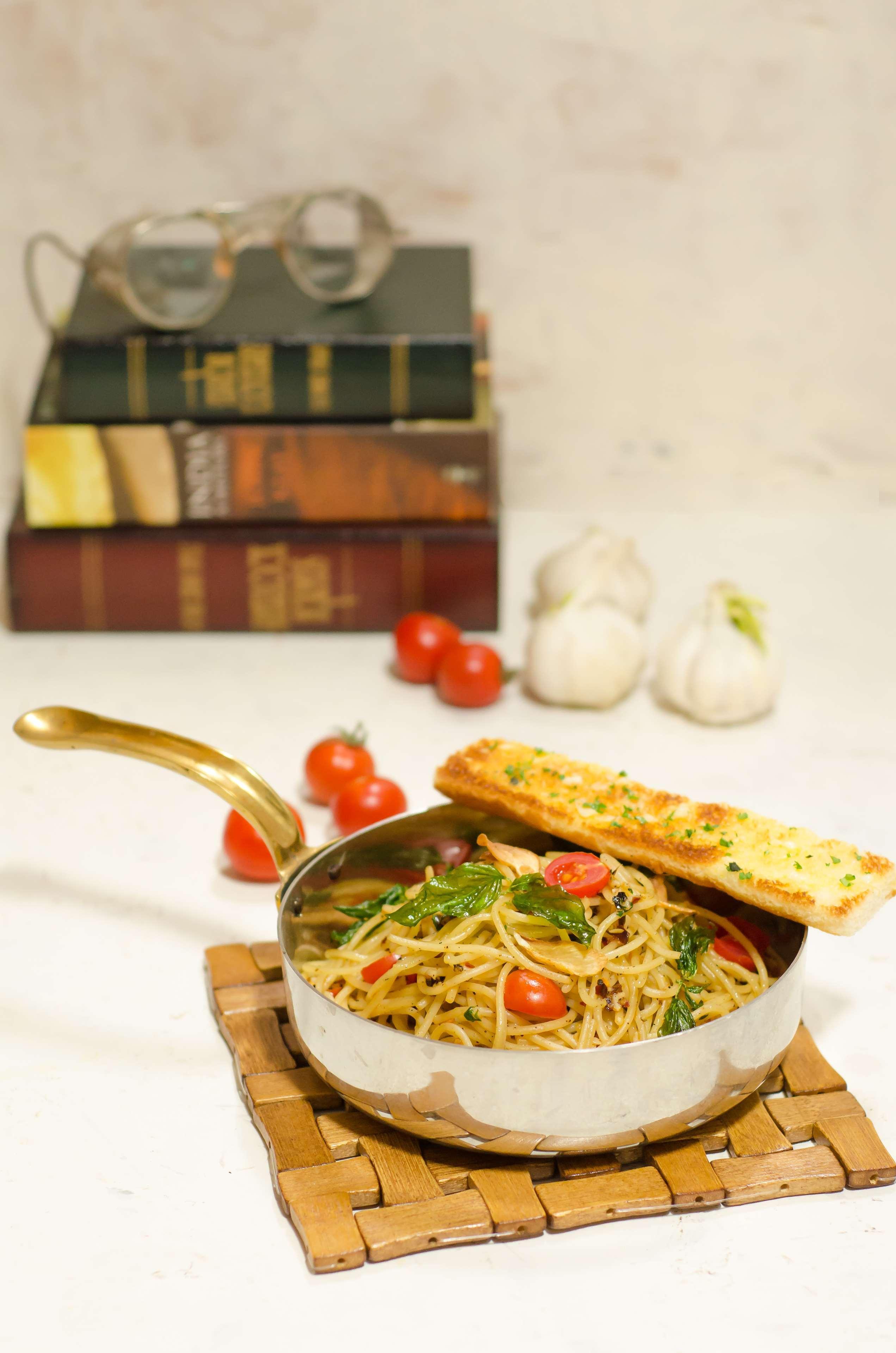 Hyatt Place Gurgaon Udyog Vihar Esterno foto Garlic bread with pasta