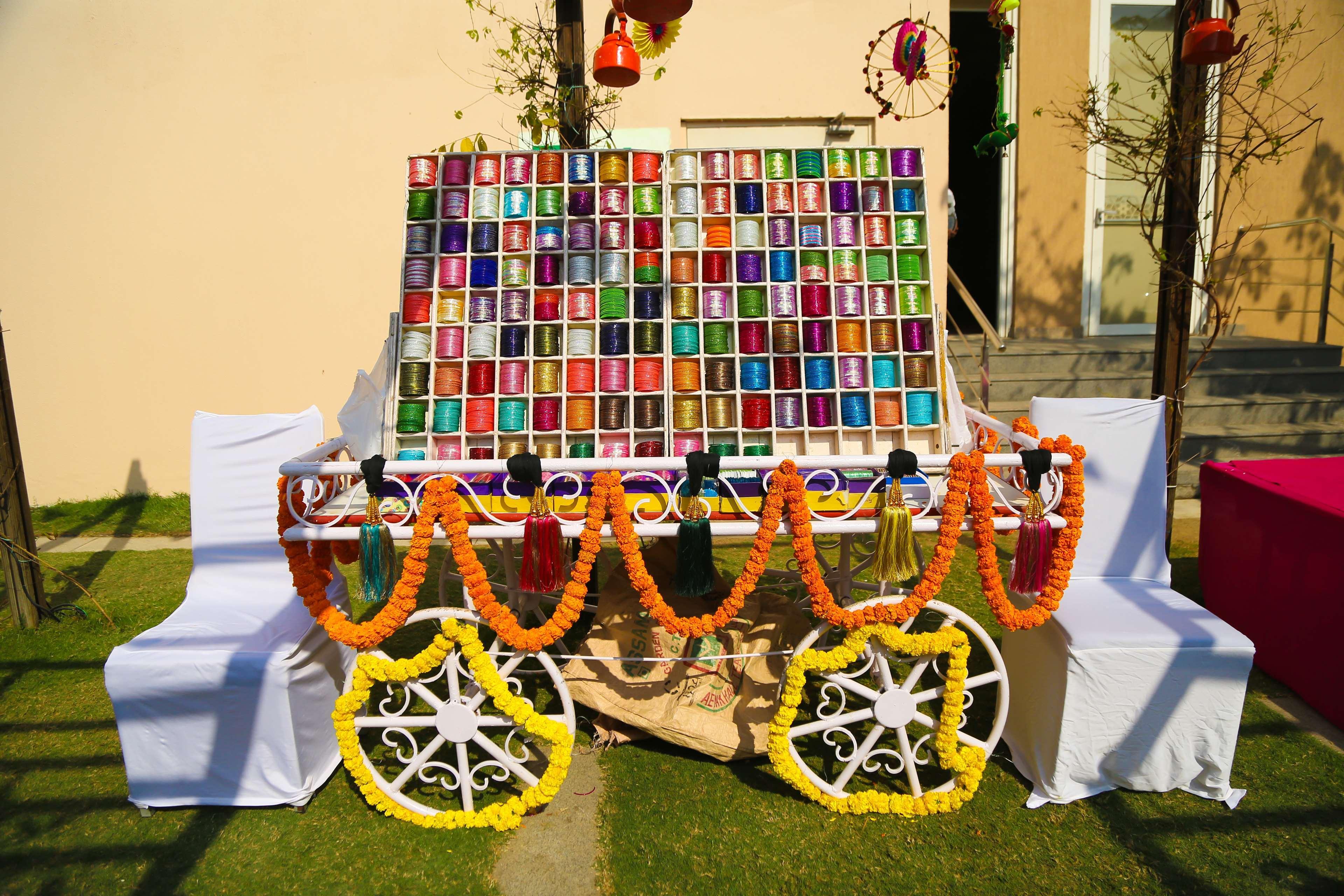 Hyatt Place Gurgaon Udyog Vihar Esterno foto A traditional Indian wedding cart