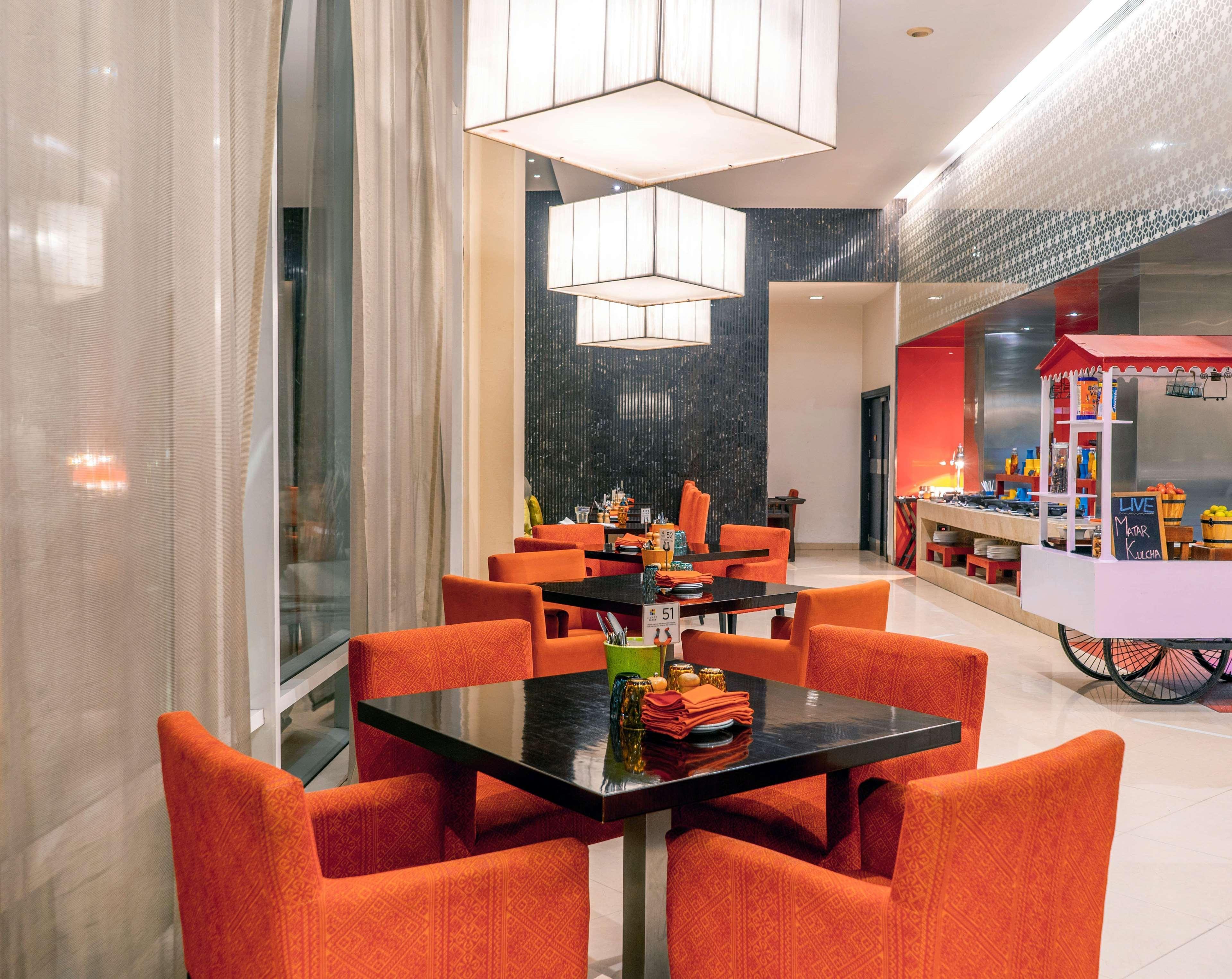 Hyatt Place Gurgaon Udyog Vihar Esterno foto The restaurant