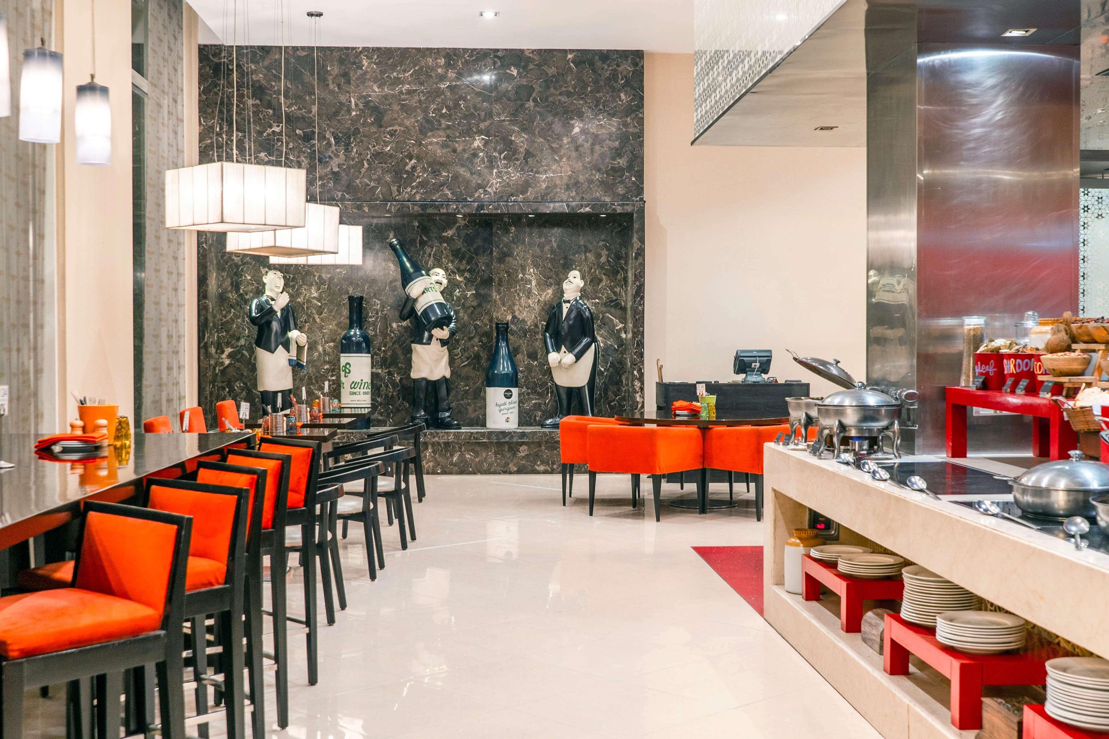 Hyatt Place Gurgaon Udyog Vihar Esterno foto The restaurant