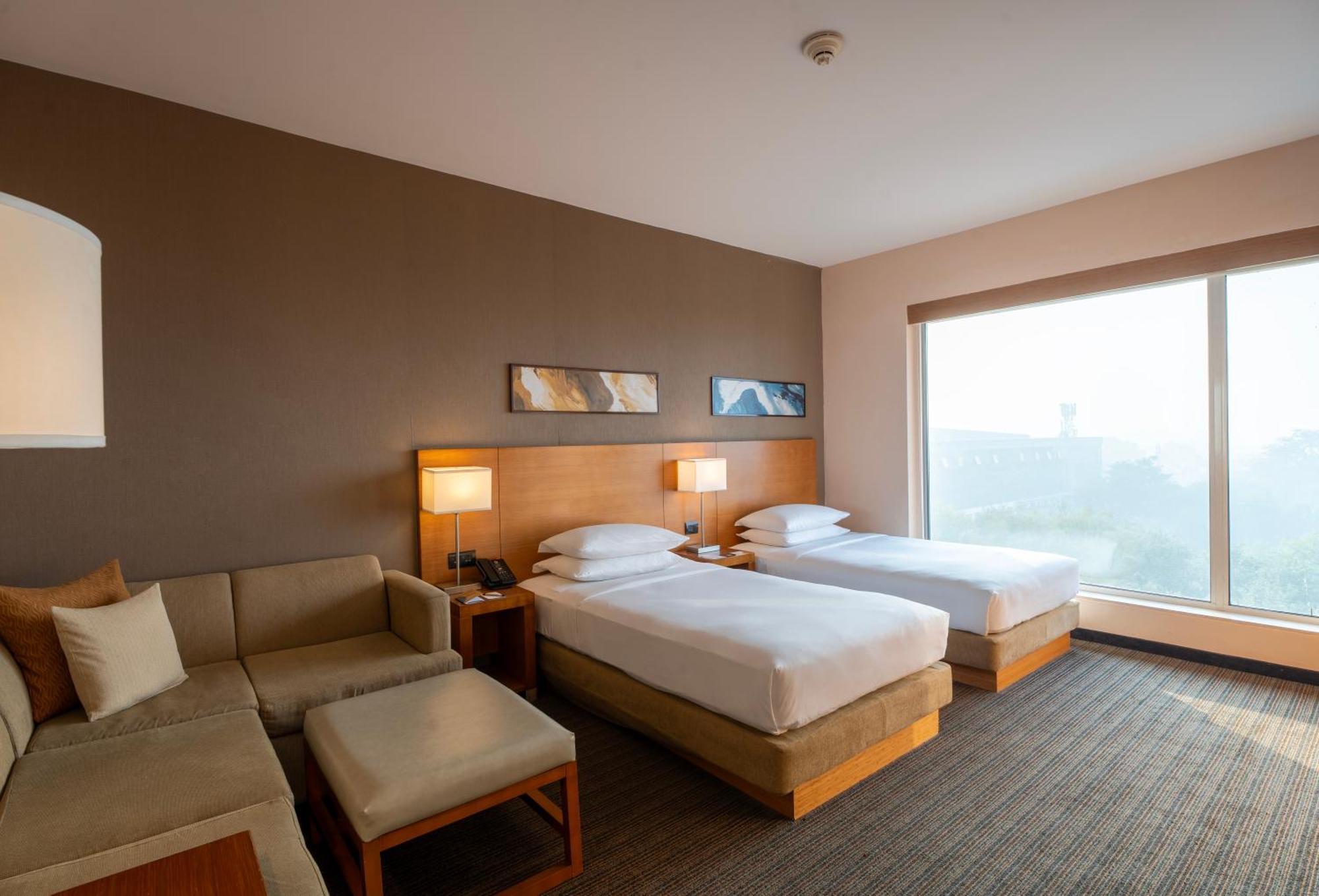 Hyatt Place Gurgaon Udyog Vihar Esterno foto Deluxe Room