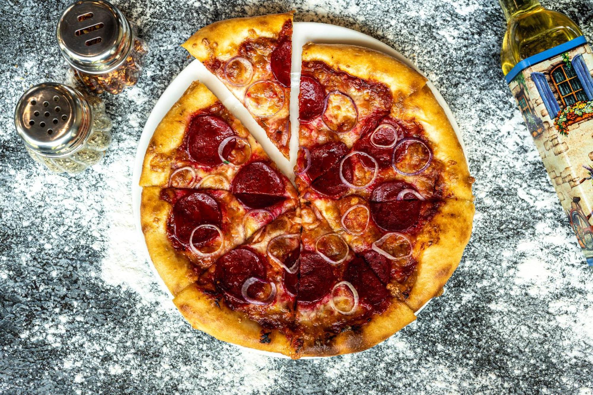 Hyatt Place Gurgaon Udyog Vihar Esterno foto A pepperoni pizza