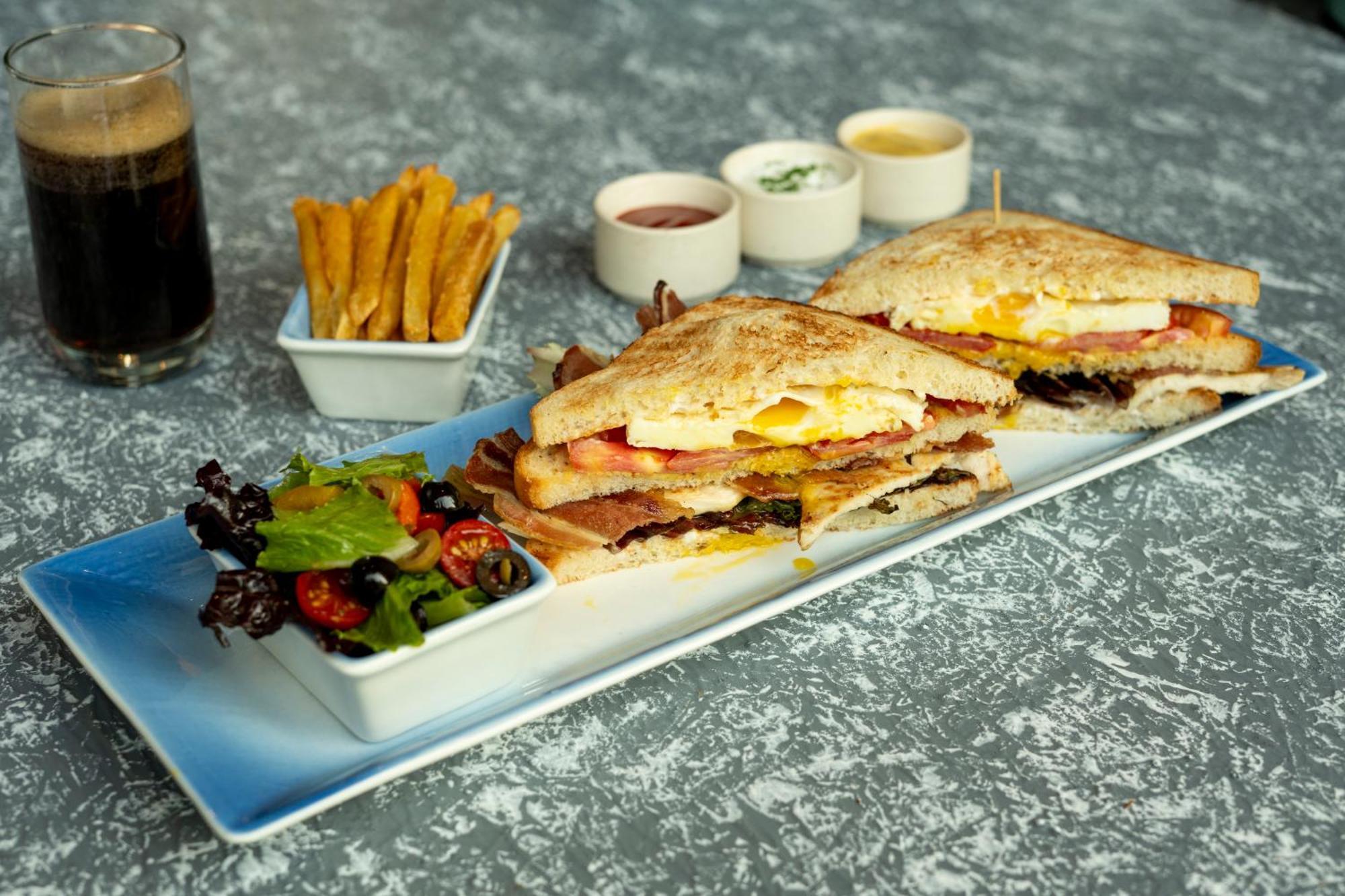 Hyatt Place Gurgaon Udyog Vihar Esterno foto A club sandwich