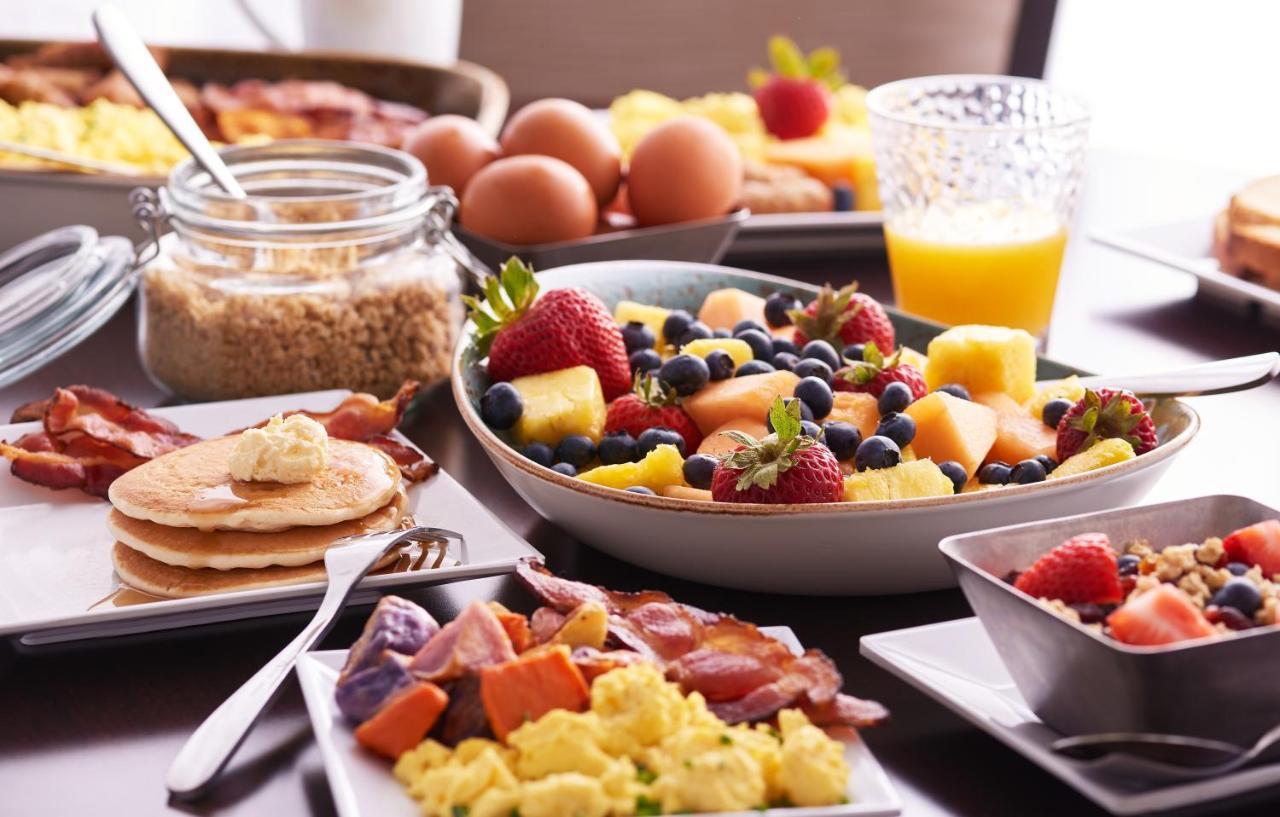Hyatt Place Gurgaon Udyog Vihar Esterno foto A breakfast buffet